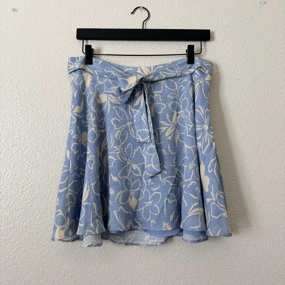 ASTR The Label floral outline print tie waist short skirt light blue white